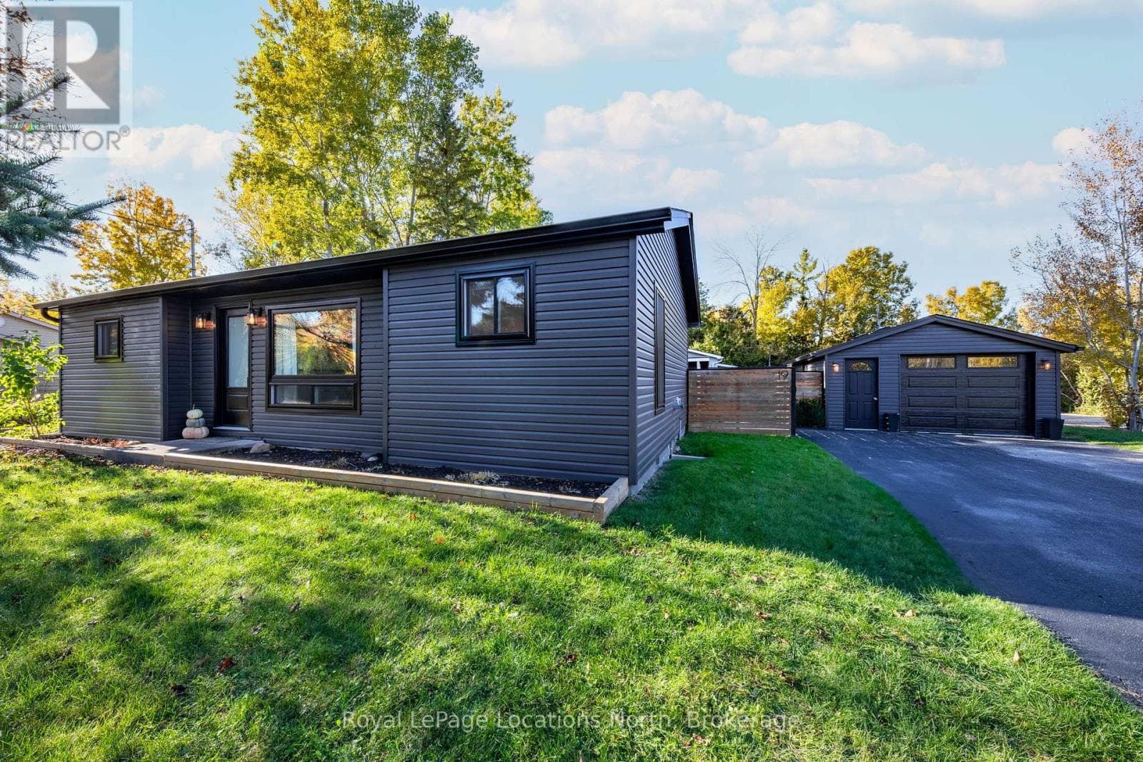 19 DELL PARR AVENUE — Collingwood, Ontario - Main photo