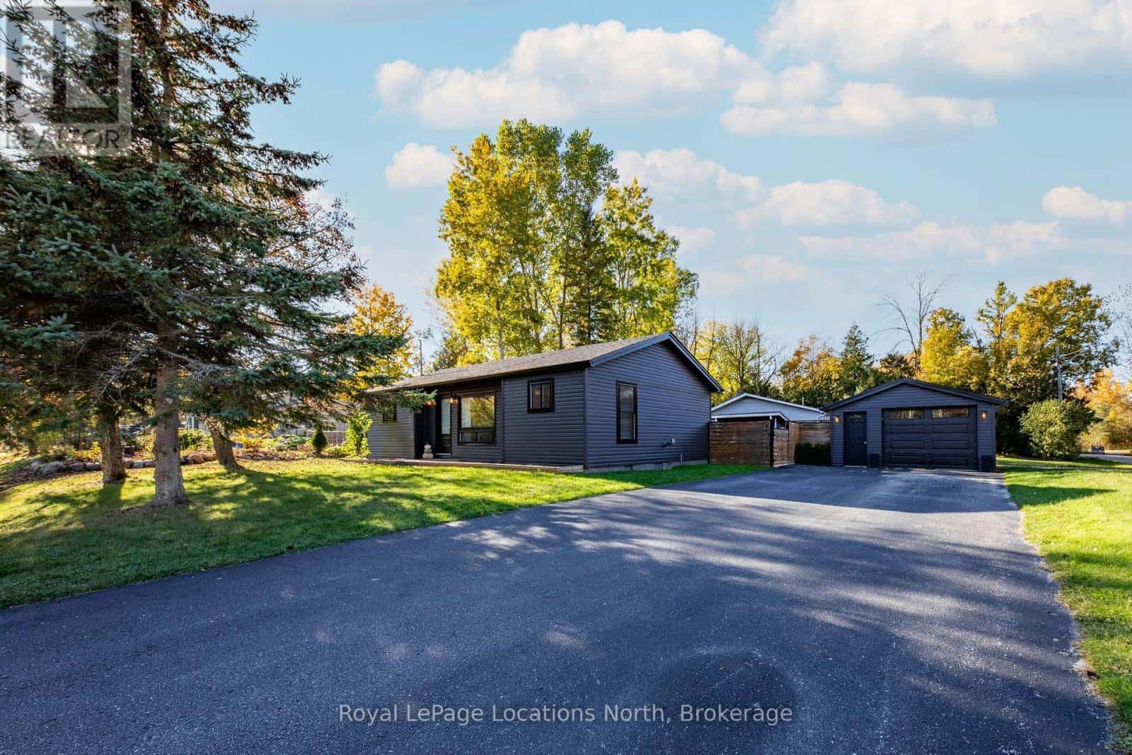 19 DELL PARR AVENUE — Collingwood, Ontario - Photo 3 of 42