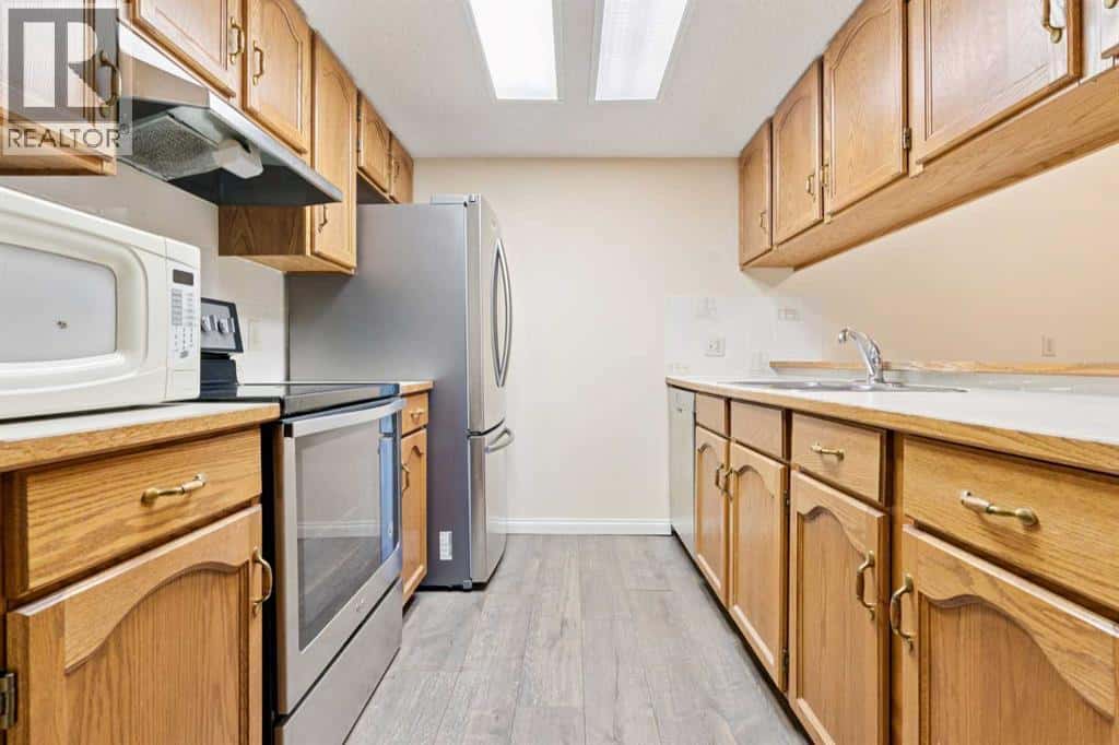 103, 2011 University Drive NW — Calgary, Alberta - Photo 5 of 26