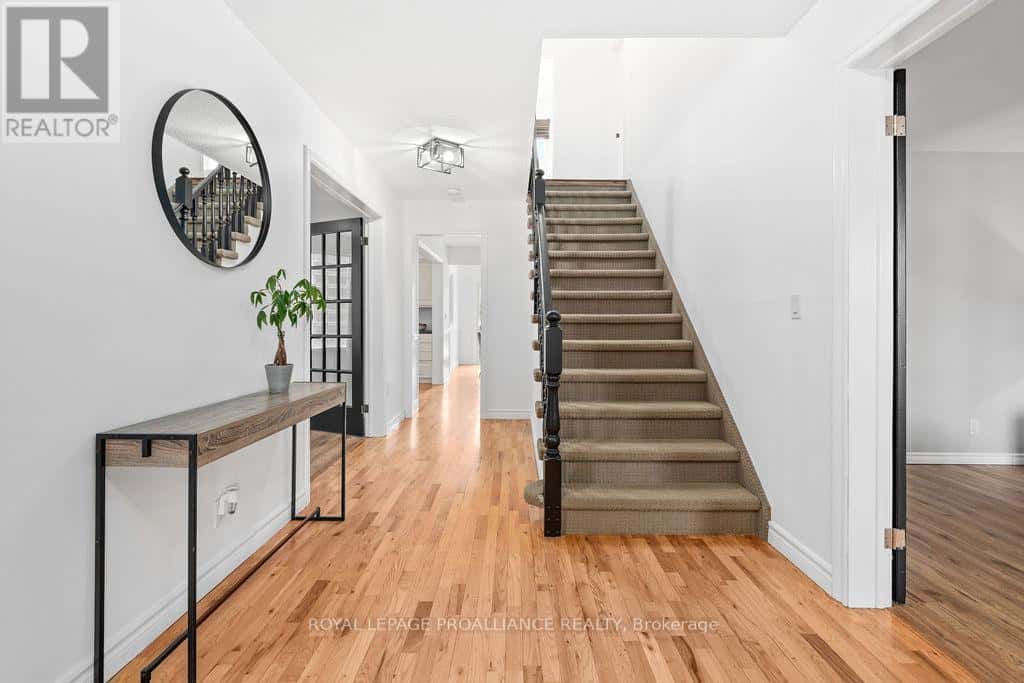 29 SHERWOOD CRESCENT — Belleville (Belleville Ward), Ontario - Photo 5 of 50