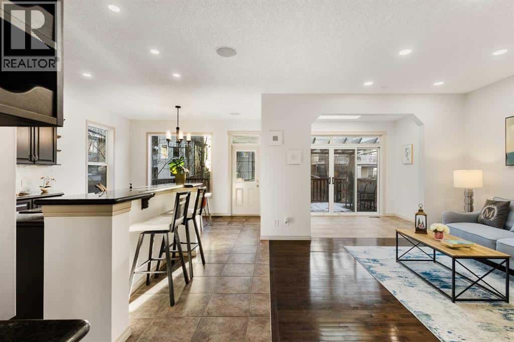 21 Panamount Row NW — Calgary, Alberta - Photo 4 of 34