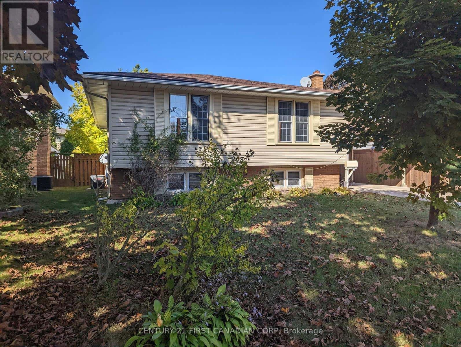 6 SPARTAN DRIVE — Brantford, Ontario - Photo 2 of 21