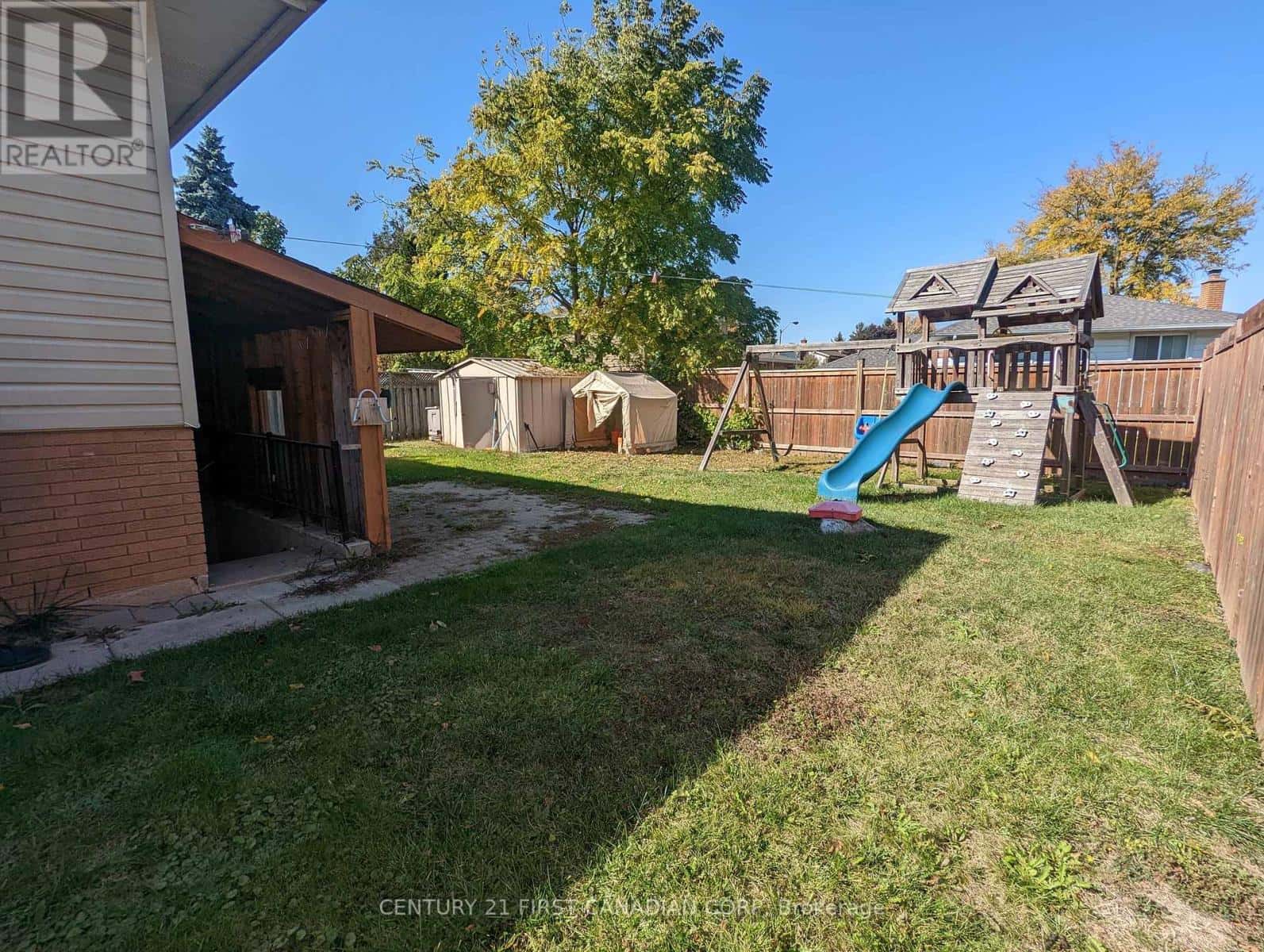 6 SPARTAN DRIVE — Brantford, Ontario - Photo 3 of 21