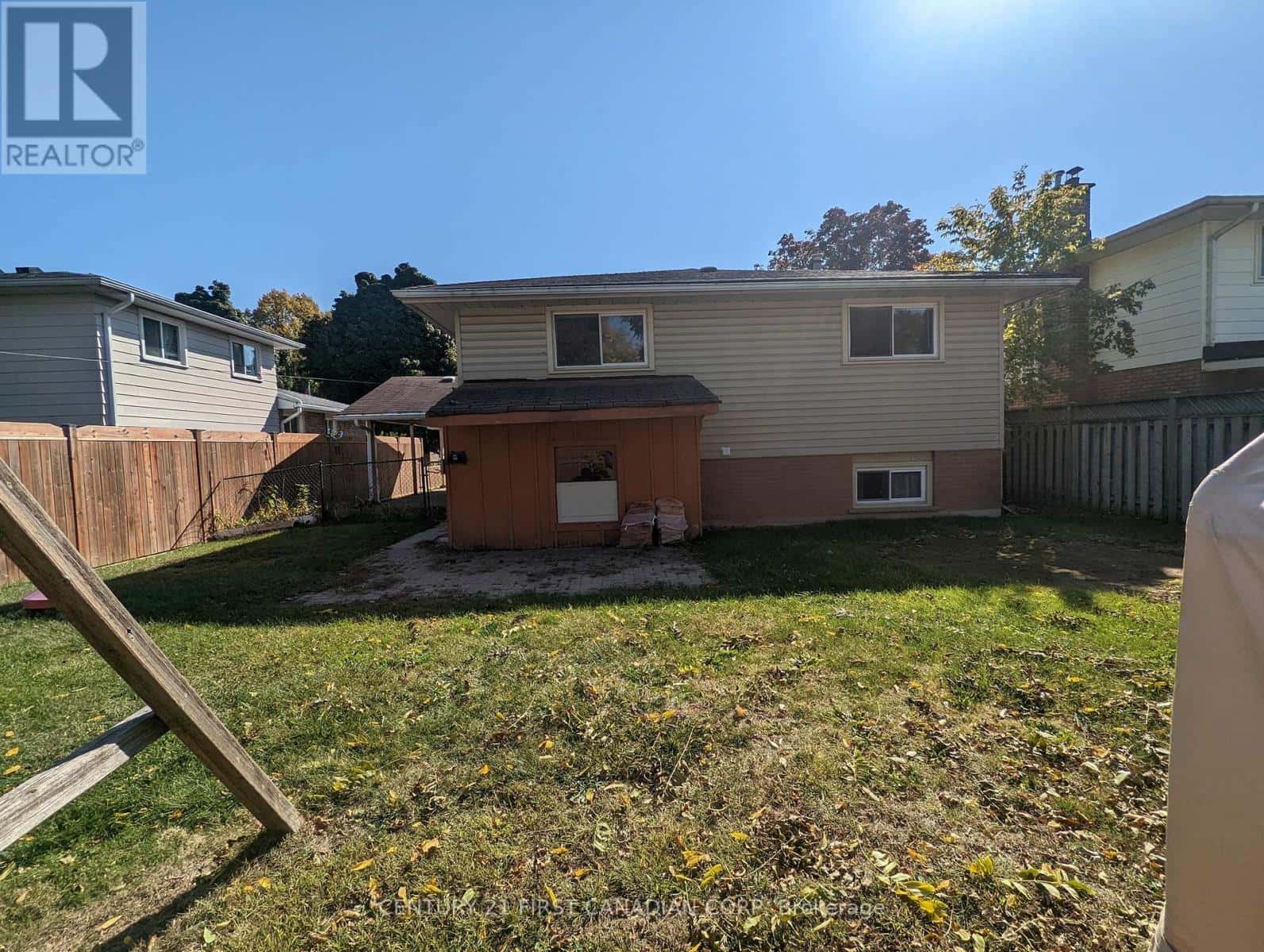 6 SPARTAN DRIVE — Brantford, Ontario - Photo 4 of 21