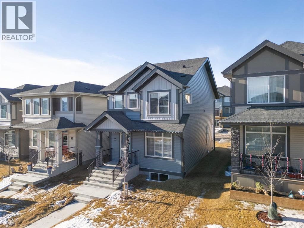 33 Shale Avenue — Cochrane, Alberta - Main photo