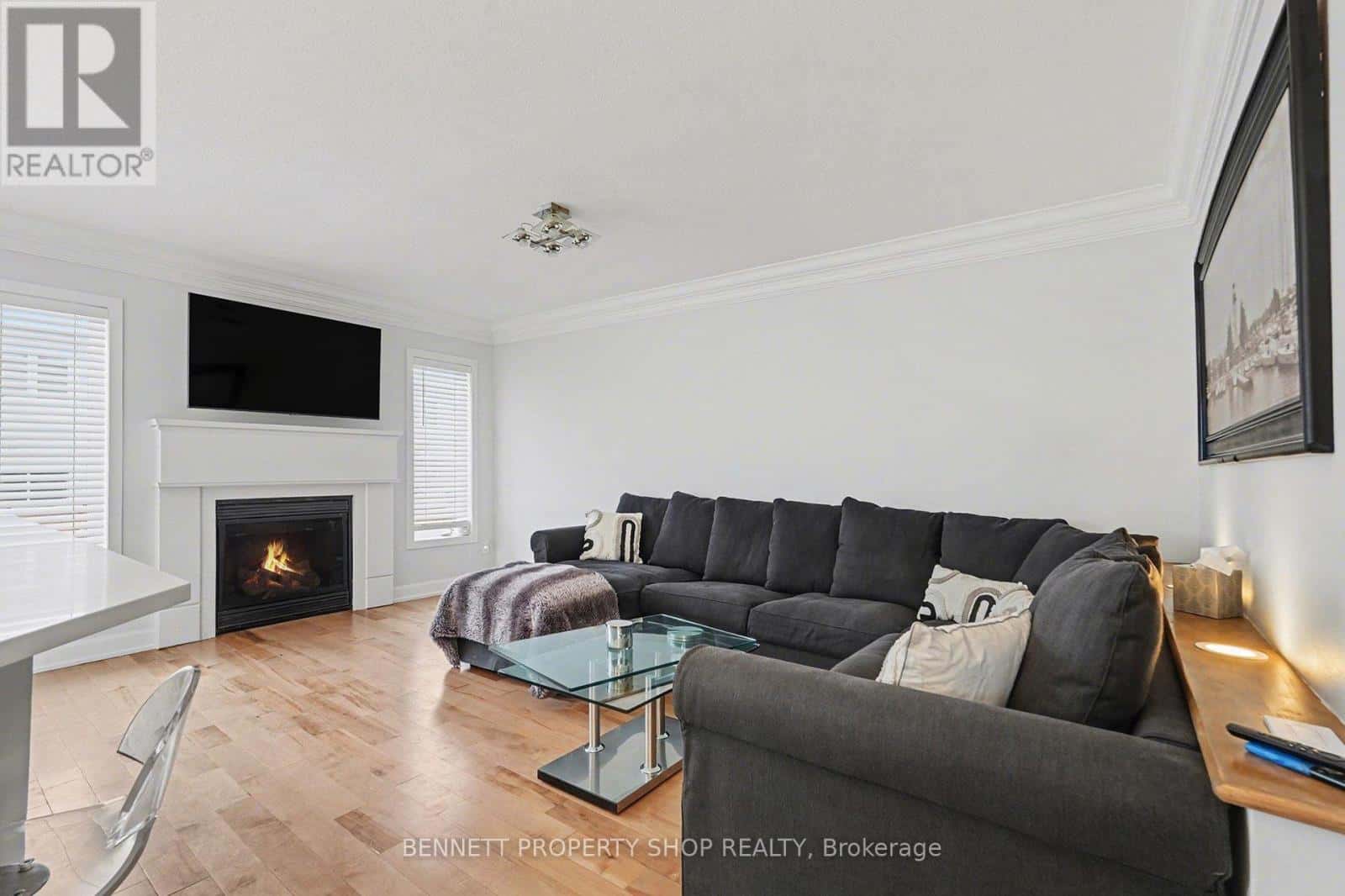 427 MONTSERRAT STREET — Ottawa, Ontario - Photo 3 of 24