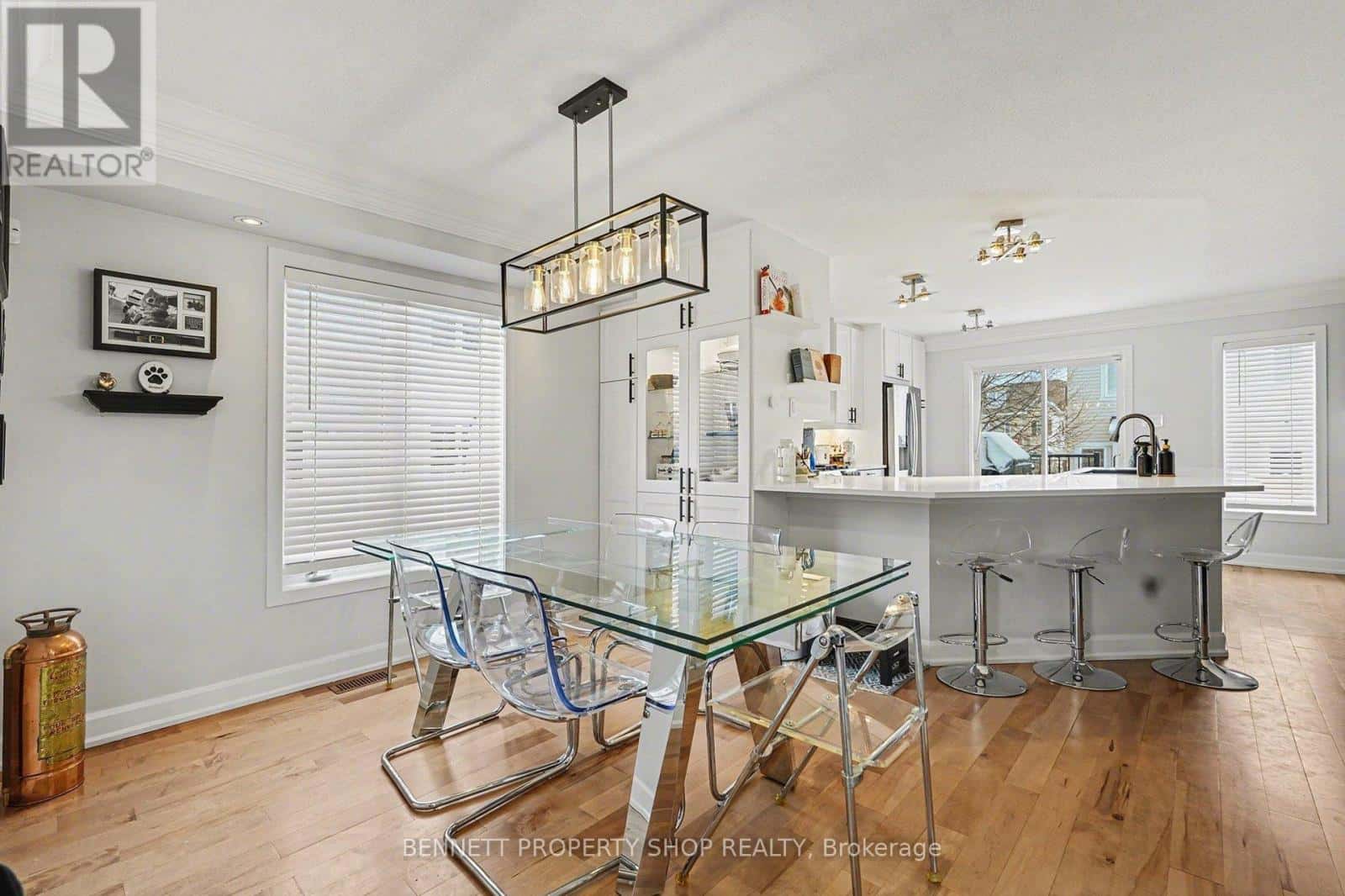 427 MONTSERRAT STREET — Ottawa, Ontario - Photo 5 of 24