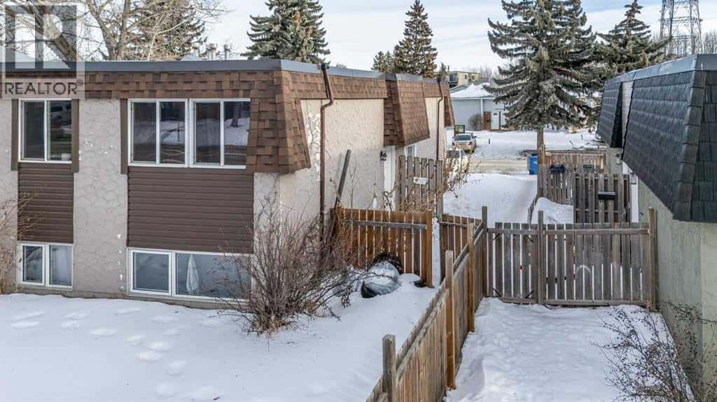 6323 59 Avenue — Red Deer, Alberta - Photo 4 of 46