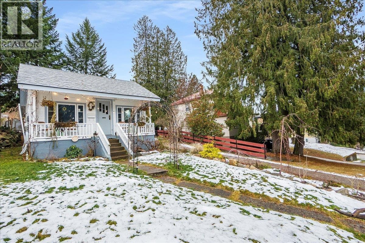 810 KOKANEE Avenue — Nelson, British Columbia - Main photo