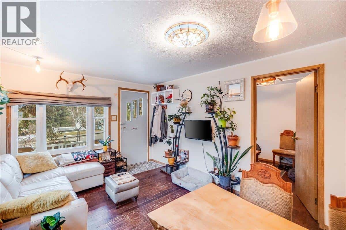 810 KOKANEE Avenue — Nelson, British Columbia - Photo 4 of 46