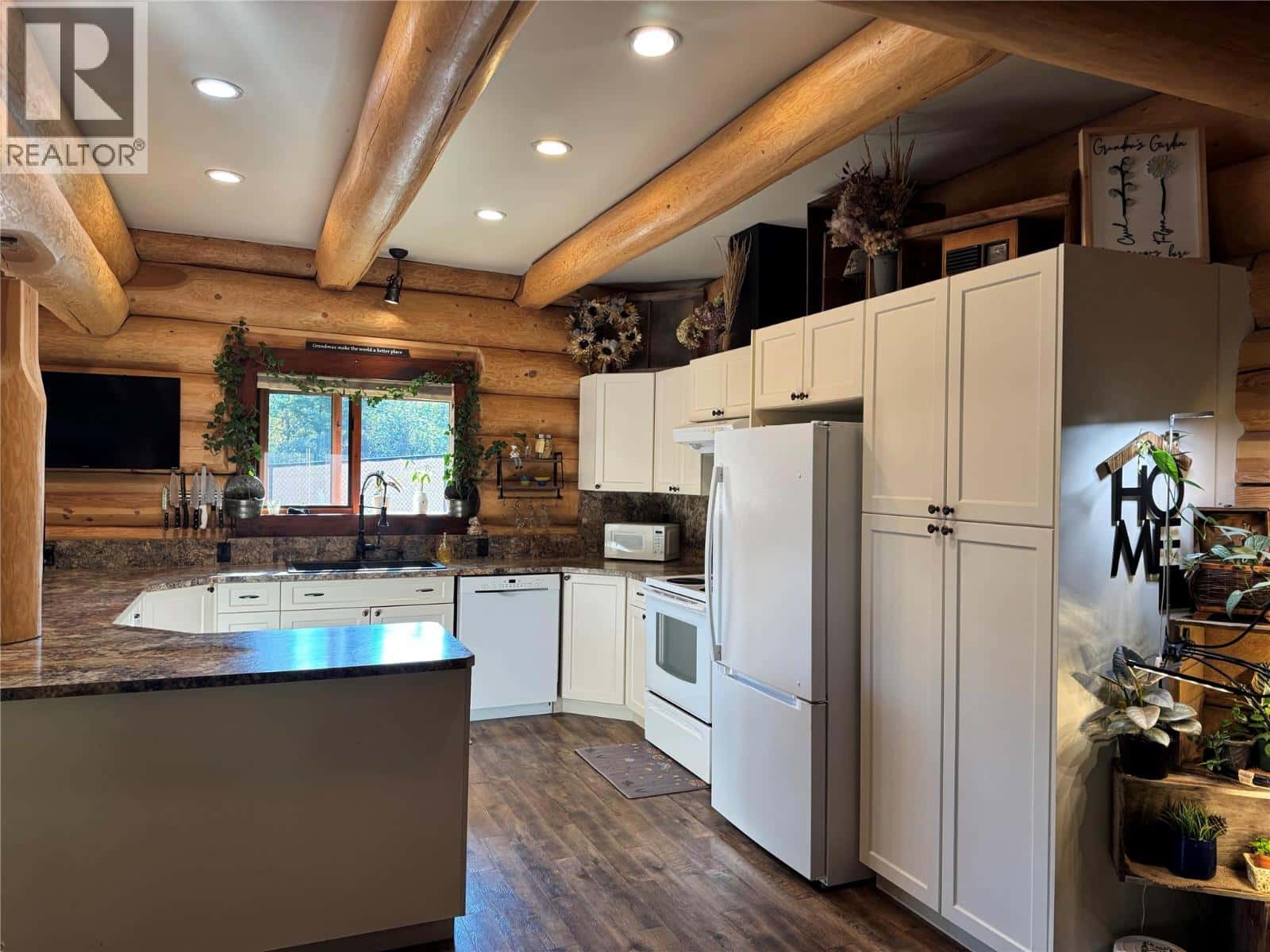 1474 Yankee Flats Road — Salmon Arm, British Columbia - Photo 4 of 36