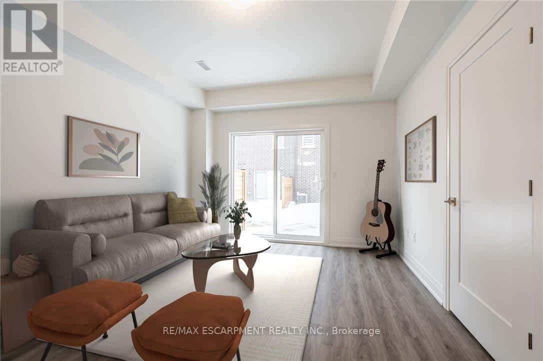 16 CLEAR VALLEY LANE — Hamilton (Mount Hope), Ontario - Photo 2 of 44