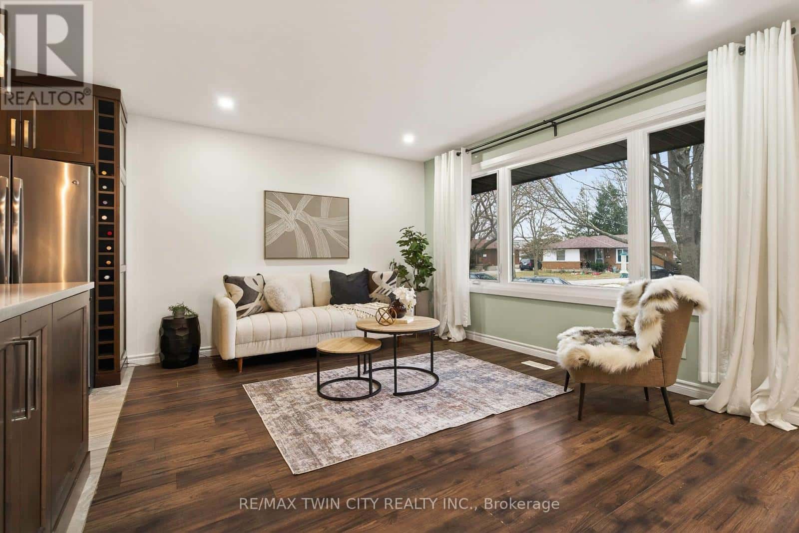 43 BLUERIDGE CRESCENT — Brantford, Ontario - Photo 5 of 30