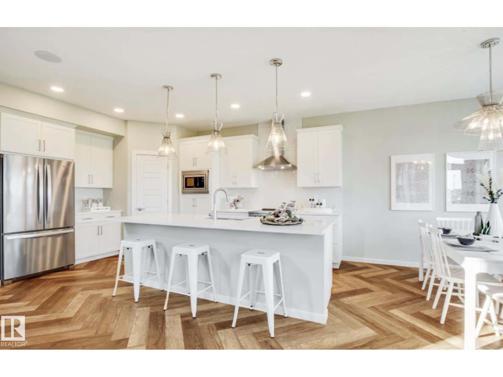 17355 3 ST NW — Edmonton, Alberta - Photo 3 of 15