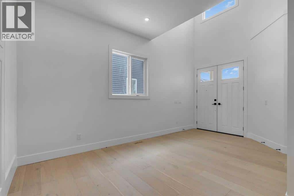 223 Kinniburgh Loop — Chestermere, Alberta - Photo 5 of 50