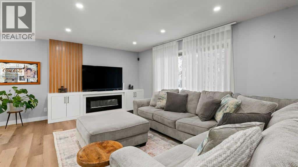 7036 Silverview Road NW — Calgary, Alberta - Photo 5 of 50