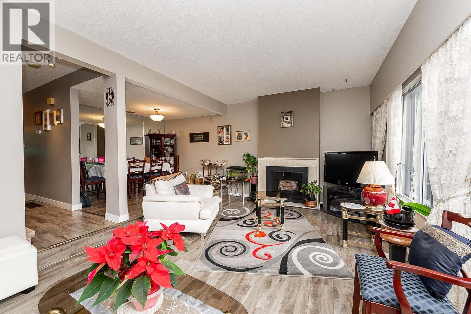 1976 PURCELL WAY — North Vancouver, British Columbia - Photo 3 of 35