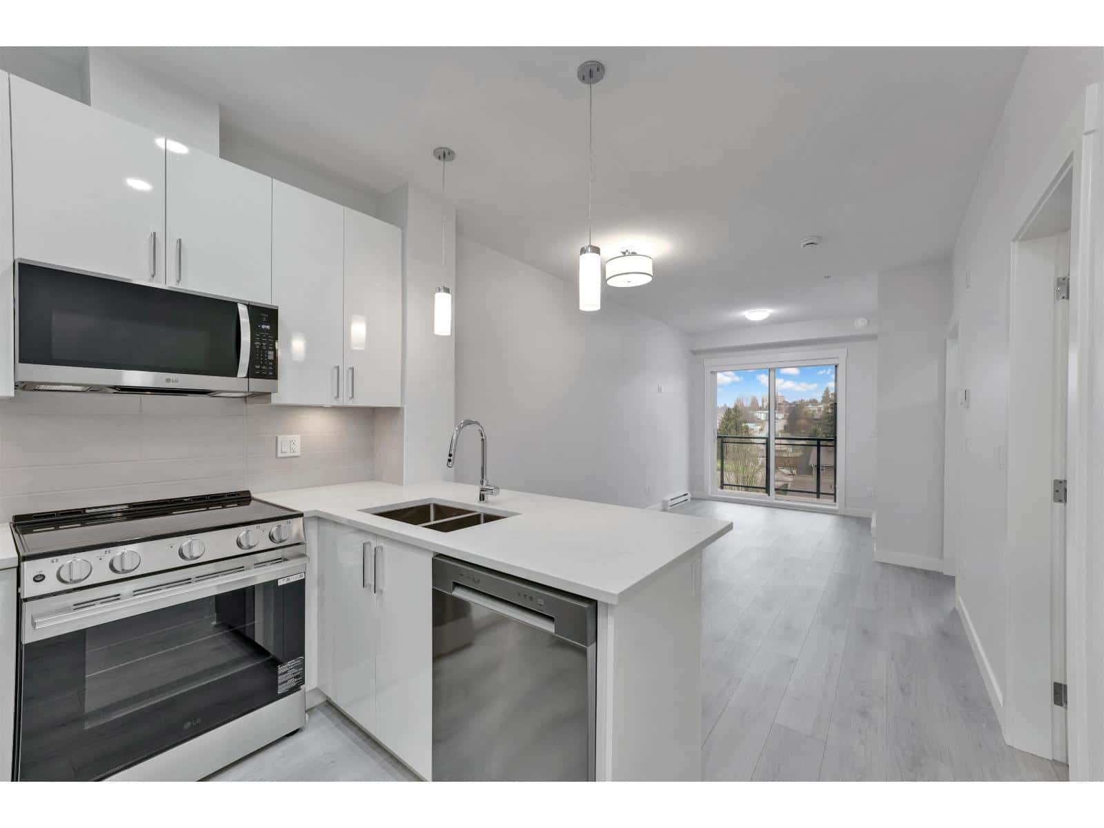 401 33886 PINE STREET — Abbotsford, British Columbia - Photo 3 of 33