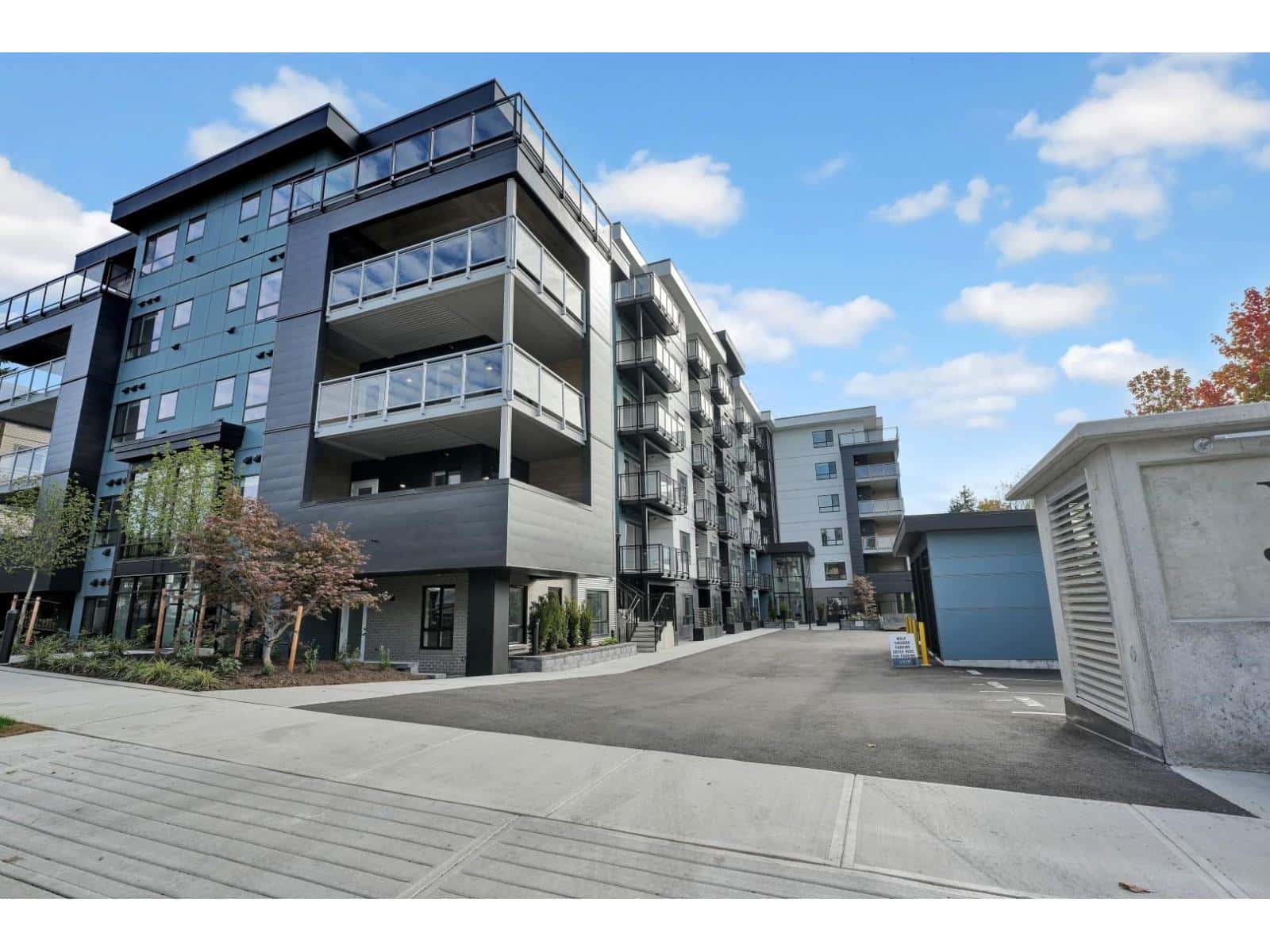 118 33886 PINE STREET — Abbotsford, British Columbia - Photo 2 of 34