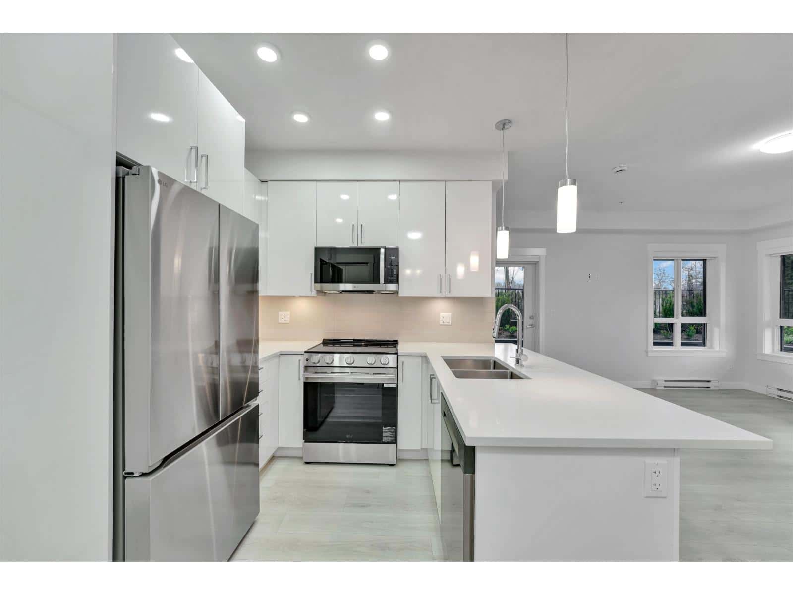 118 33886 PINE STREET — Abbotsford, British Columbia - Photo 3 of 34