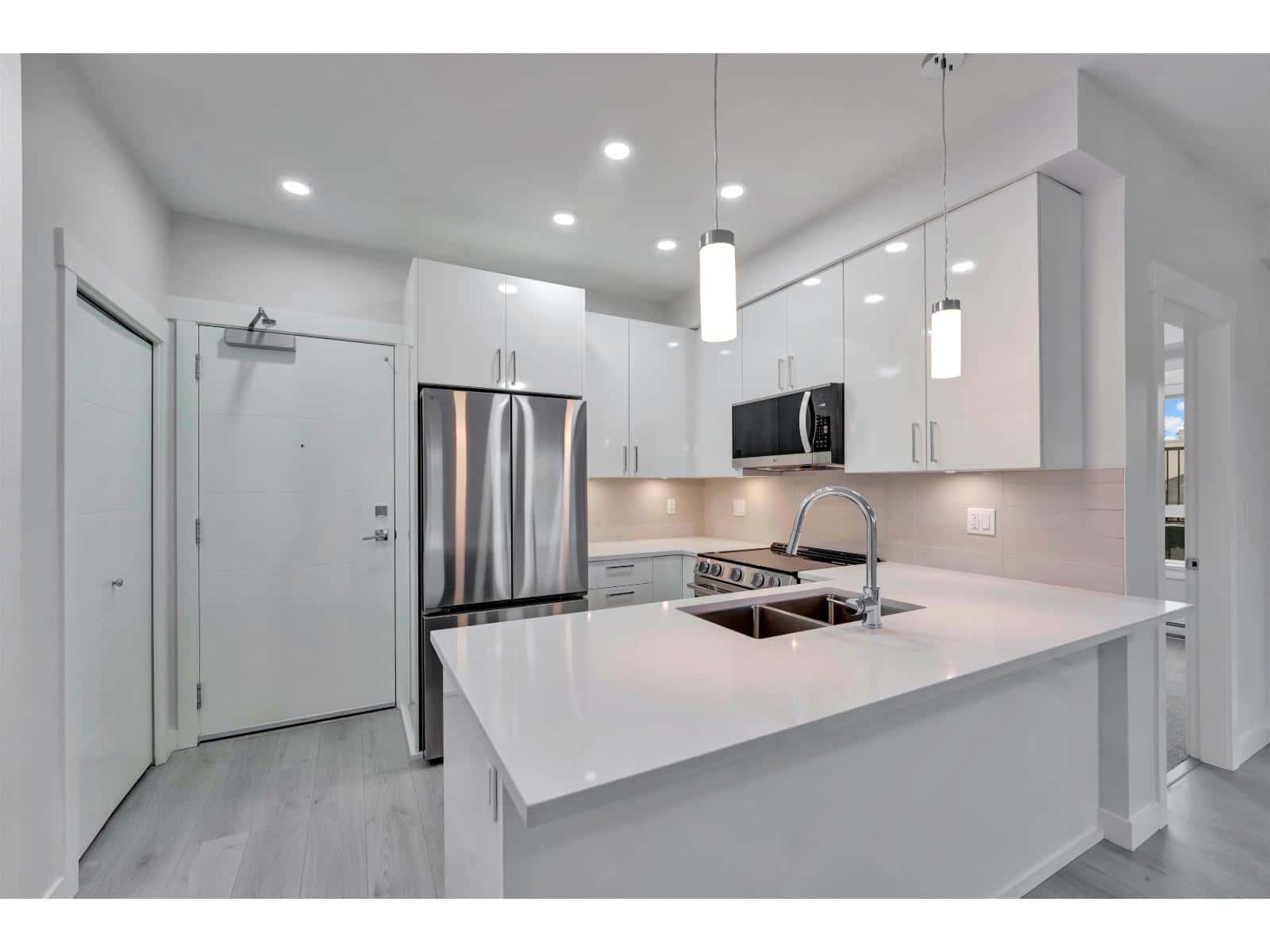 118 33886 PINE STREET — Abbotsford, British Columbia - Photo 4 of 34