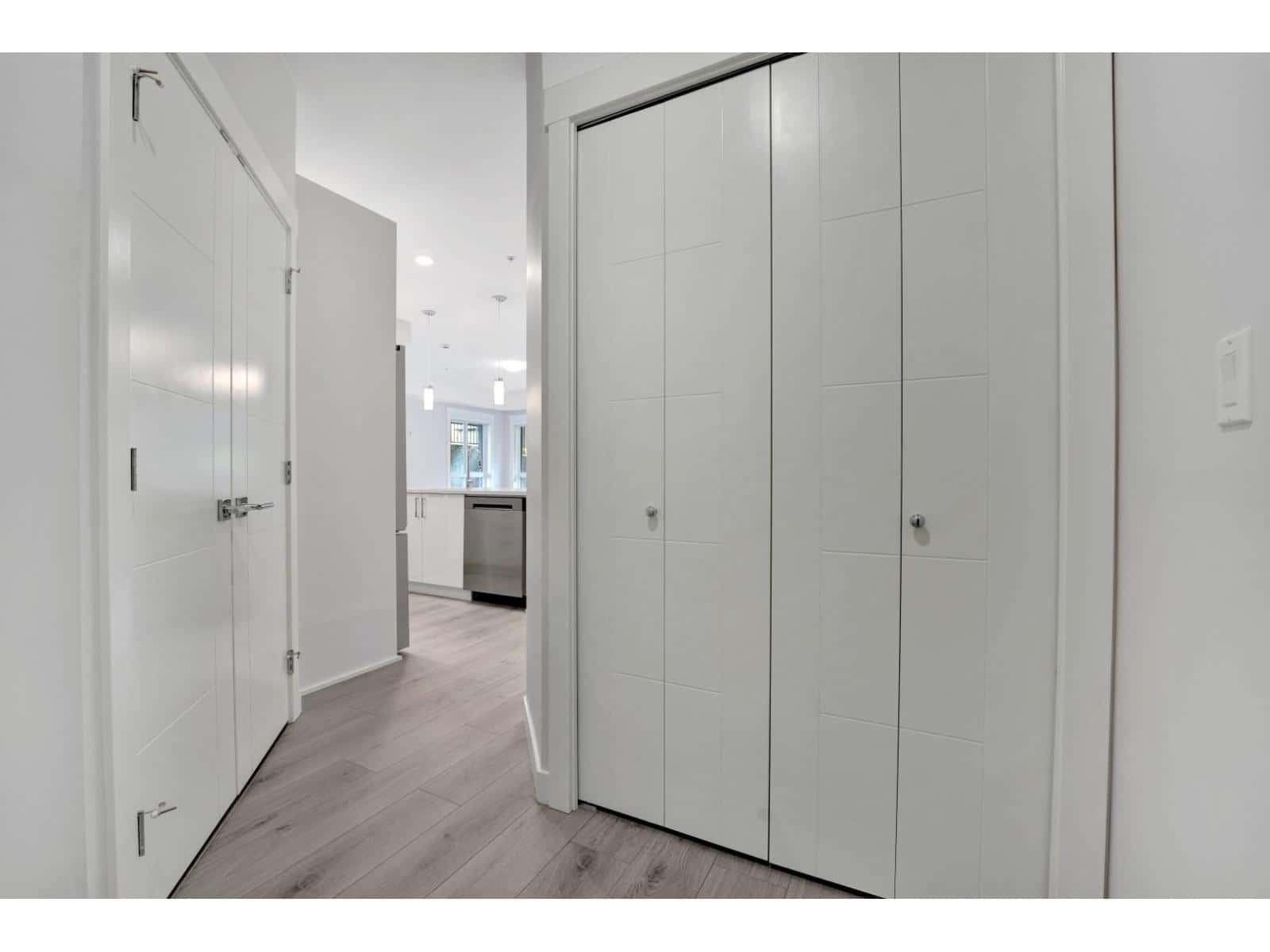 105 33886 PINE STREET — Abbotsford, British Columbia - Photo 3 of 36