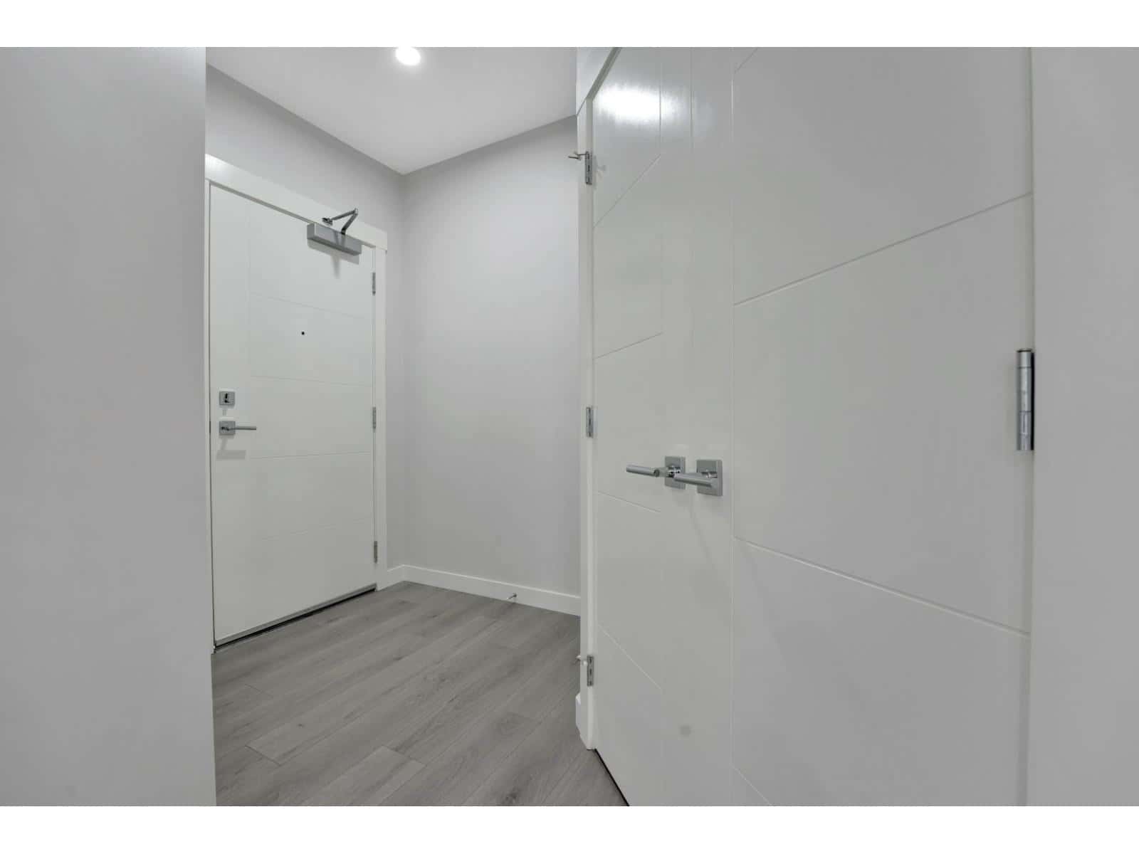 105 33886 PINE STREET — Abbotsford, British Columbia - Photo 4 of 36