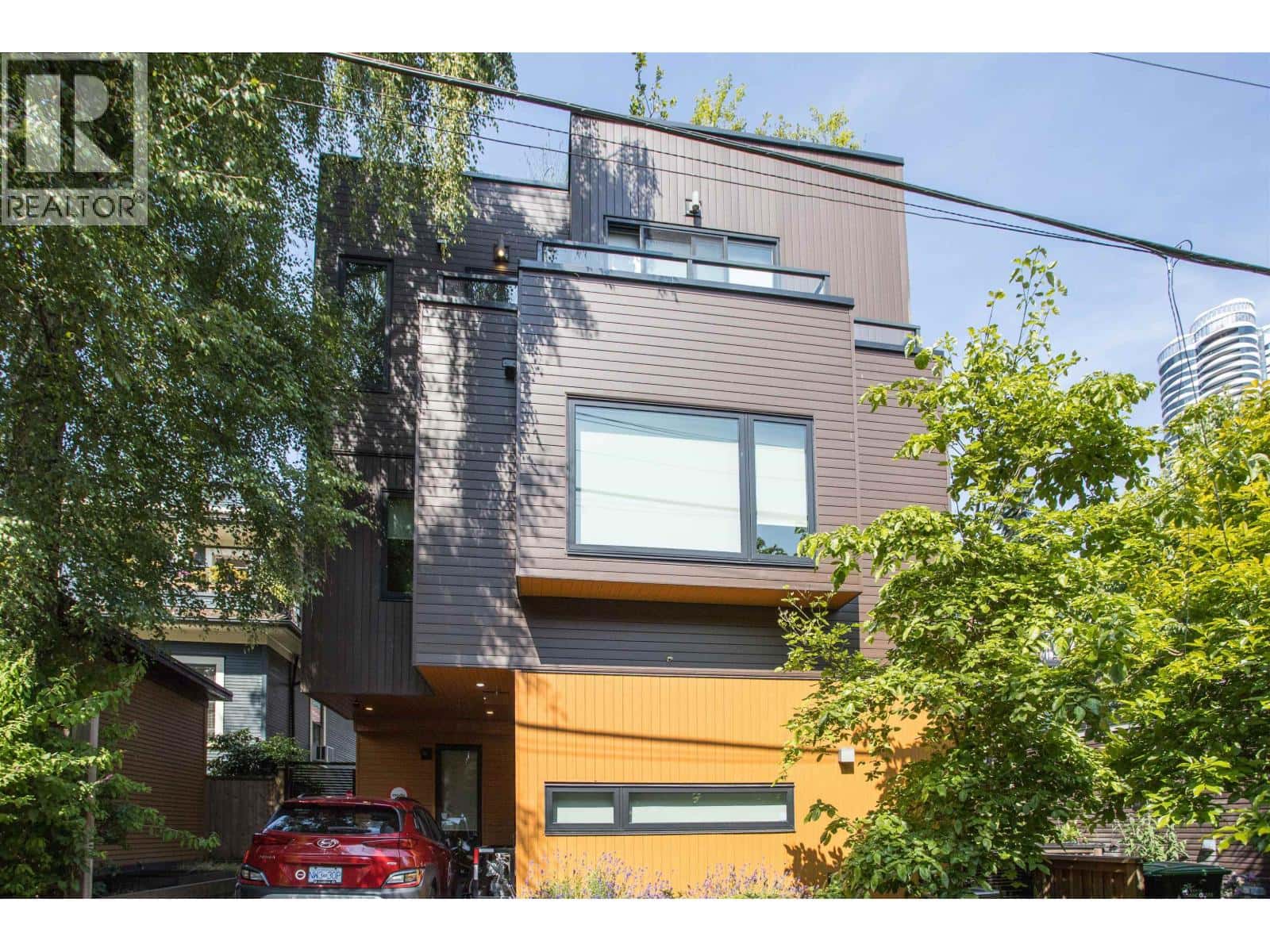 2 1152 COMOX STREET — Vancouver, British Columbia - Photo 2 of 38