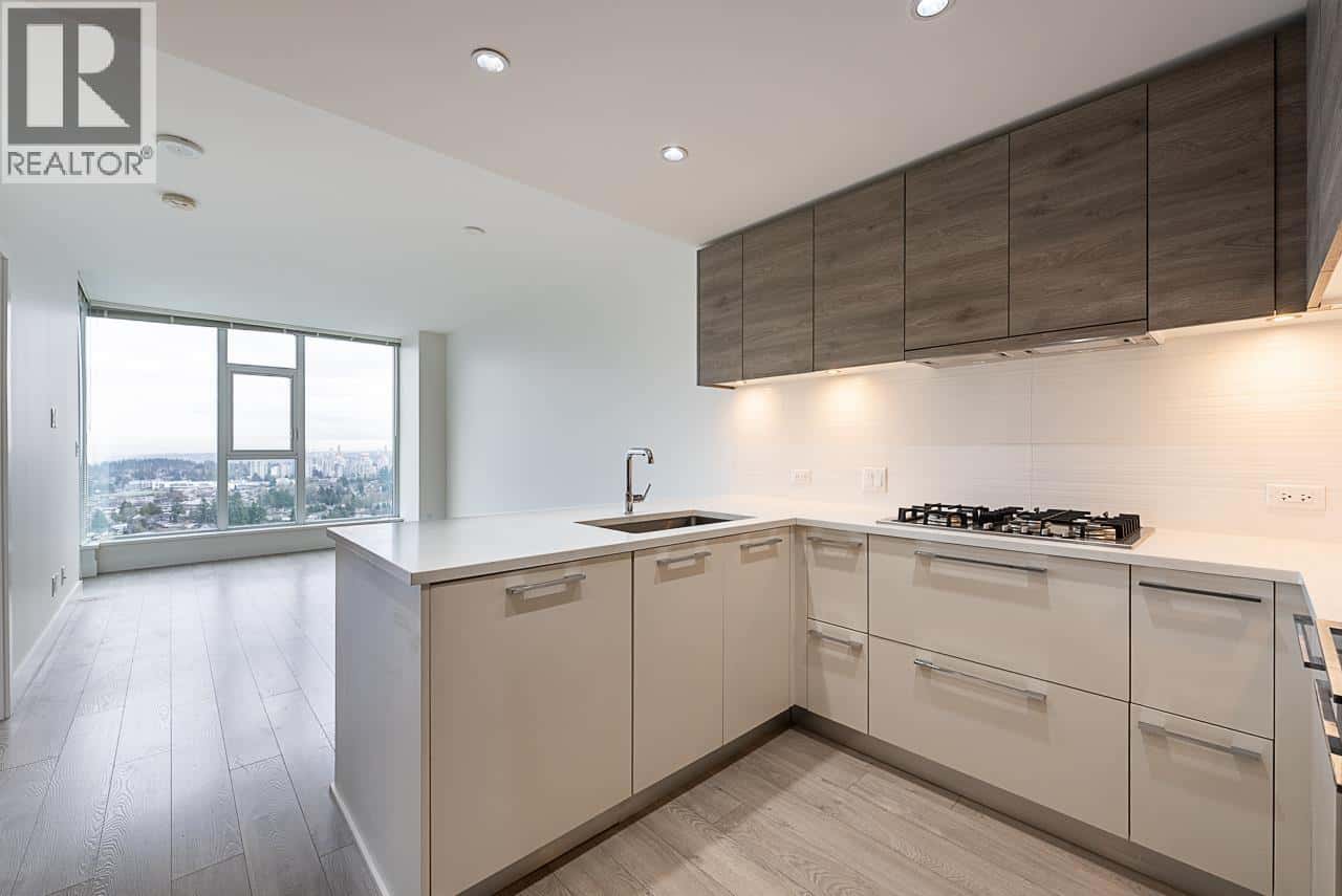 2506 7388 KINGSWAY — Burnaby, British Columbia - Photo 4 of 40