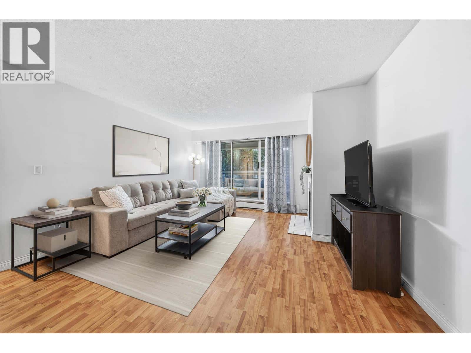 105 932 ROBINSON STREET — Coquitlam, British Columbia - Photo 2 of 22