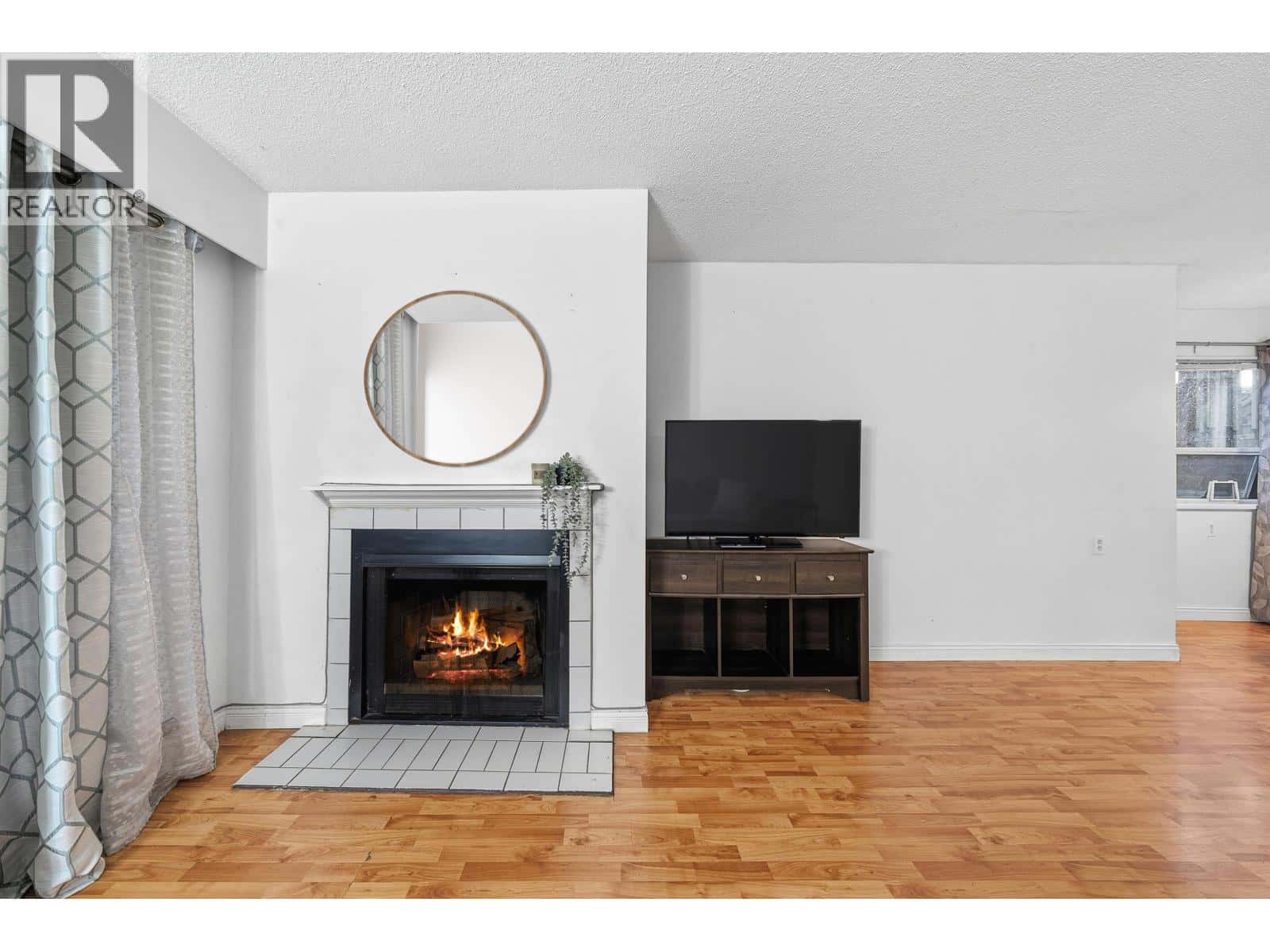 105 932 ROBINSON STREET — Coquitlam, British Columbia - Photo 3 of 22