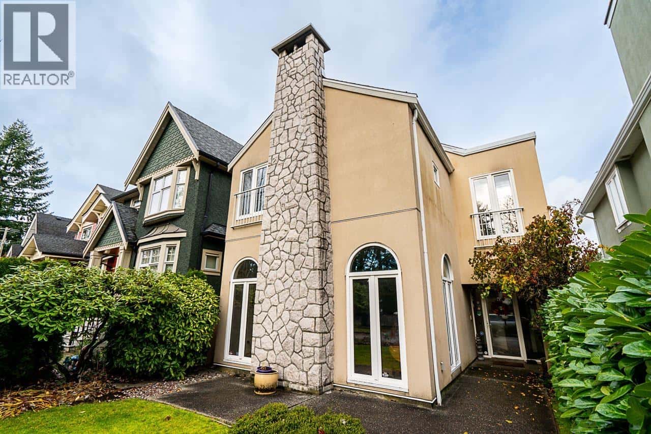 2443 W 47TH AVENUE — Vancouver, British Columbia - Photo 2 of 27