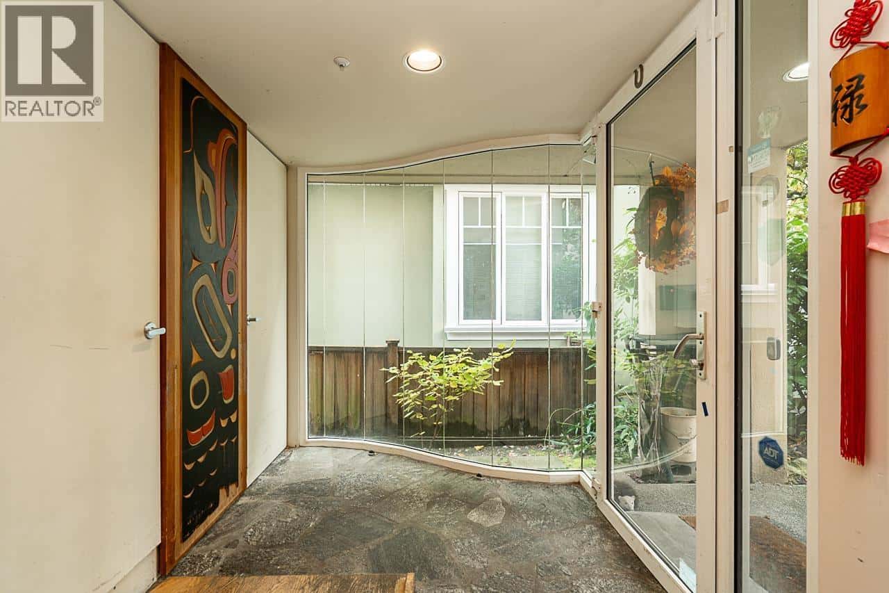 2443 W 47TH AVENUE — Vancouver, British Columbia - Photo 4 of 27