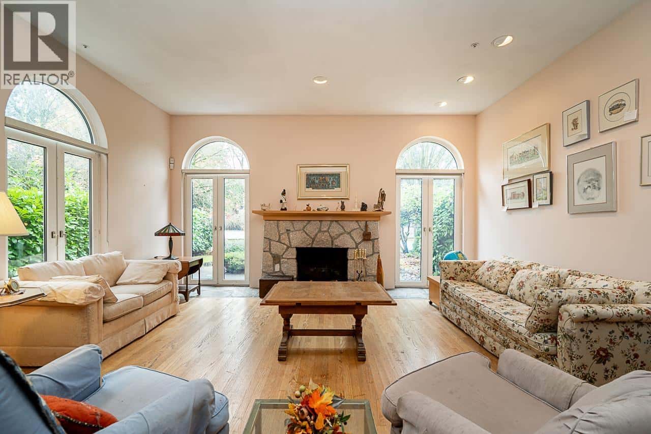 2443 W 47TH AVENUE — Vancouver, British Columbia - Photo 5 of 27