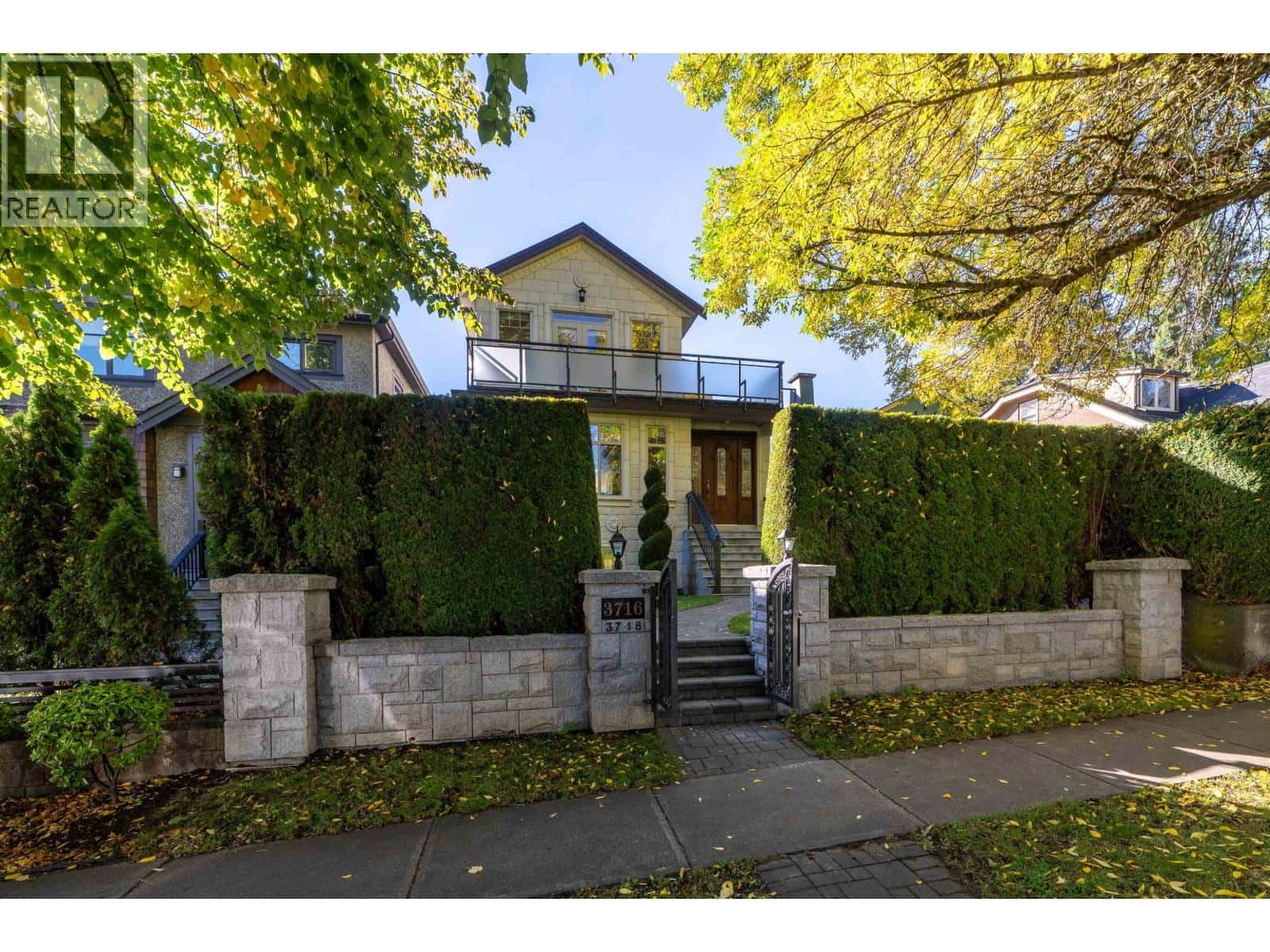 3716 W 17TH AVENUE — Vancouver, British Columbia - Photo 2 of 35