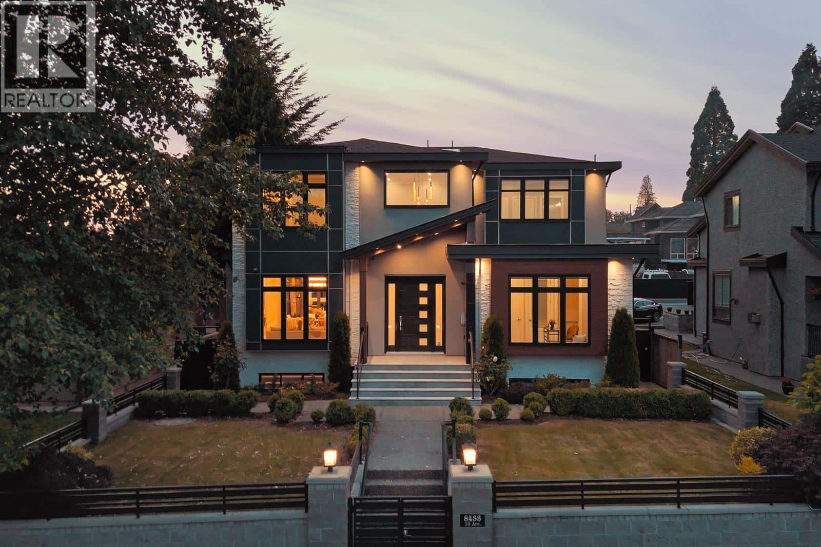 8433 10TH AVENUE — Burnaby, British Columbia - Photo 2 of 39