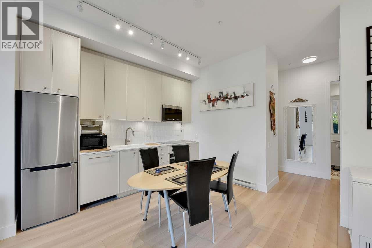 211 708 EDGAR AVENUE — Coquitlam, British Columbia - Photo 3 of 36