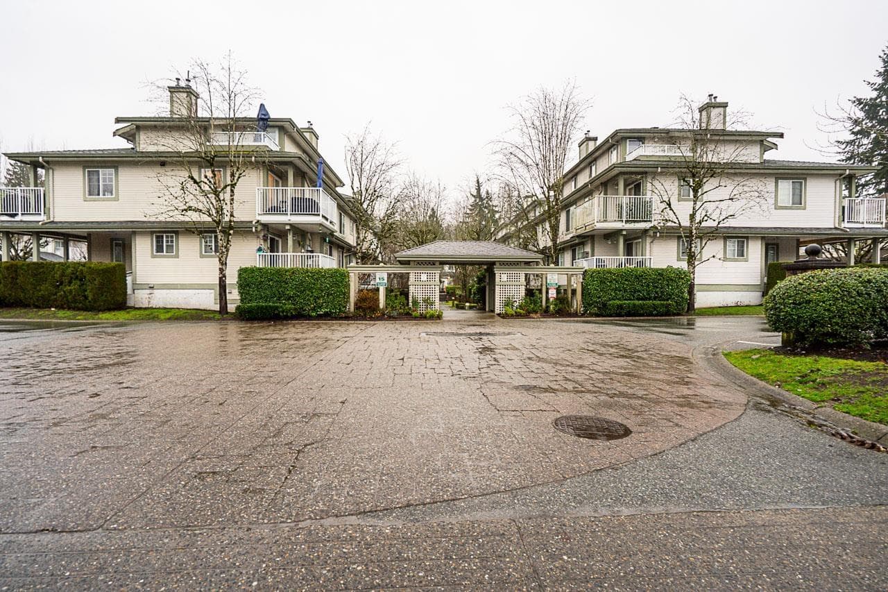 62 8892 208 STREET — Langley, British Columbia - Main photo