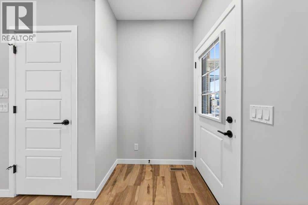 3238 Chinook Winds Drive SW — Airdrie, Alberta - Photo 5 of 31