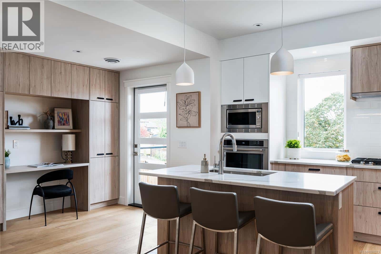 13 4253 Dieppe Rd — Saanich, British Columbia - Photo 4 of 39