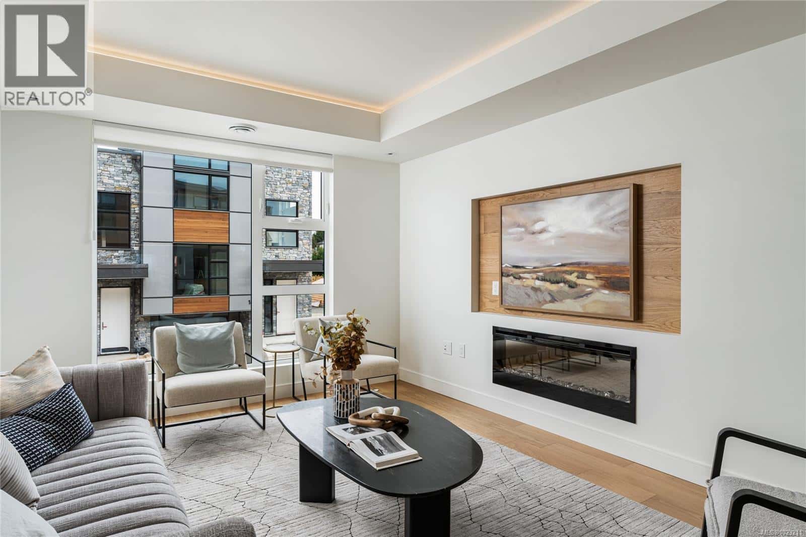 32 4253 Dieppe Rd — Saanich, British Columbia - Photo 3 of 43