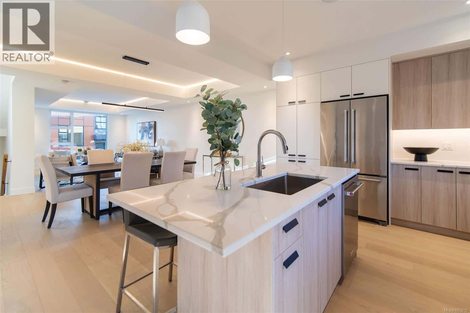 11 4253 Dieppe Rd — Saanich, British Columbia - Photo 3 of 30