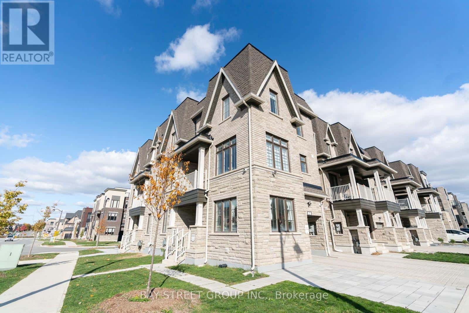 2 WILLIAM SHEARN CRESCENT — Markham (Angus Glen), Ontario - Photo 2 of 34