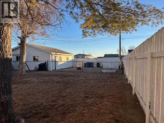 5605 57 Street — Taber, Alberta - Photo 5 of 21