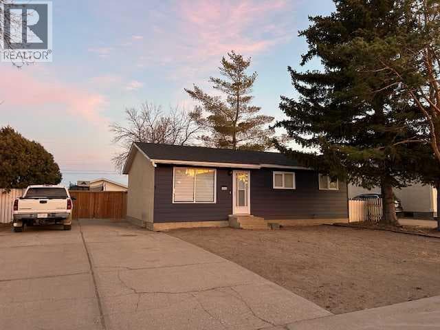 5605 57 Street — Taber, Alberta - Main photo