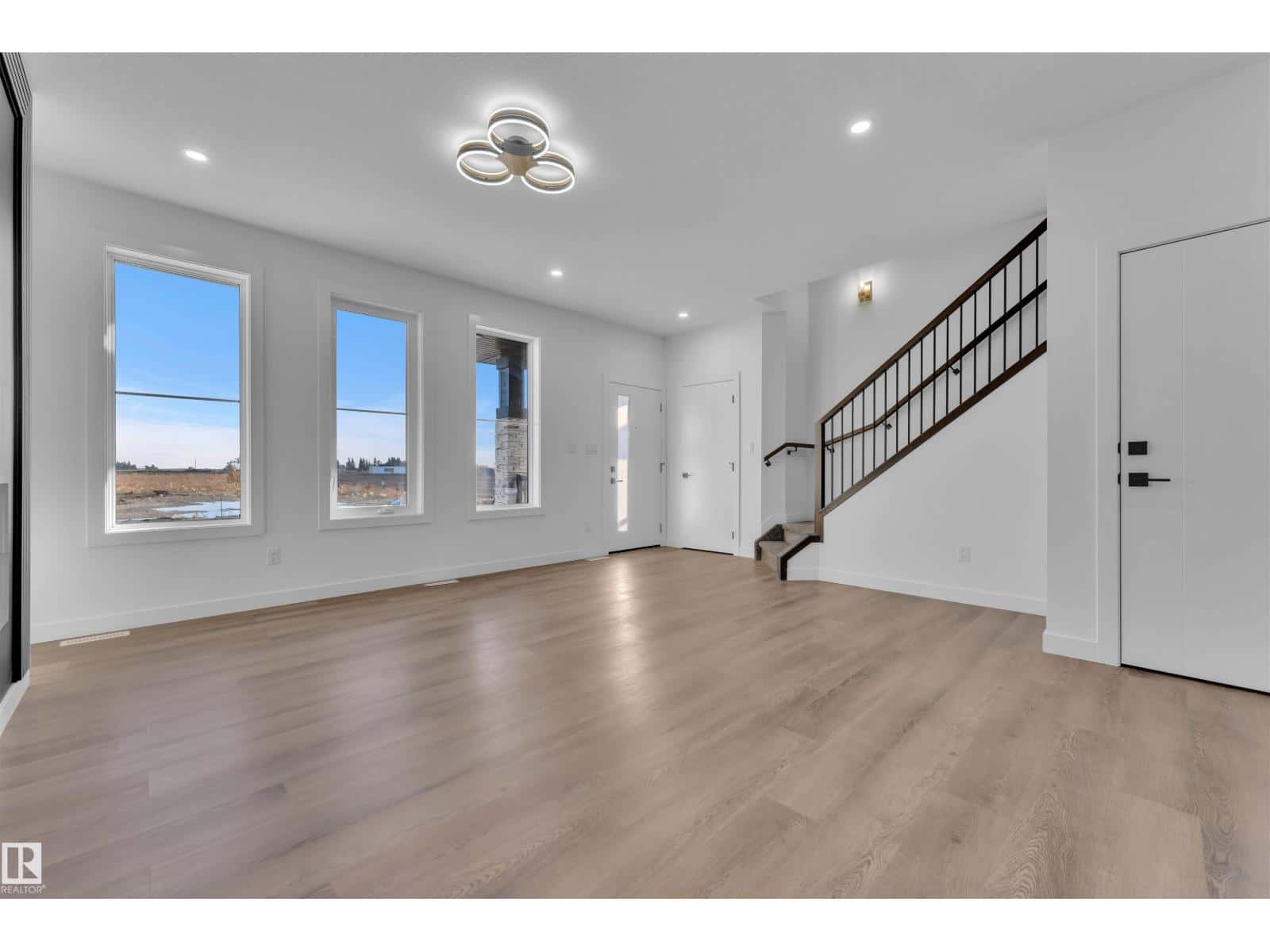 3606 39 AV — Beaumont, Alberta - Photo 2 of 37