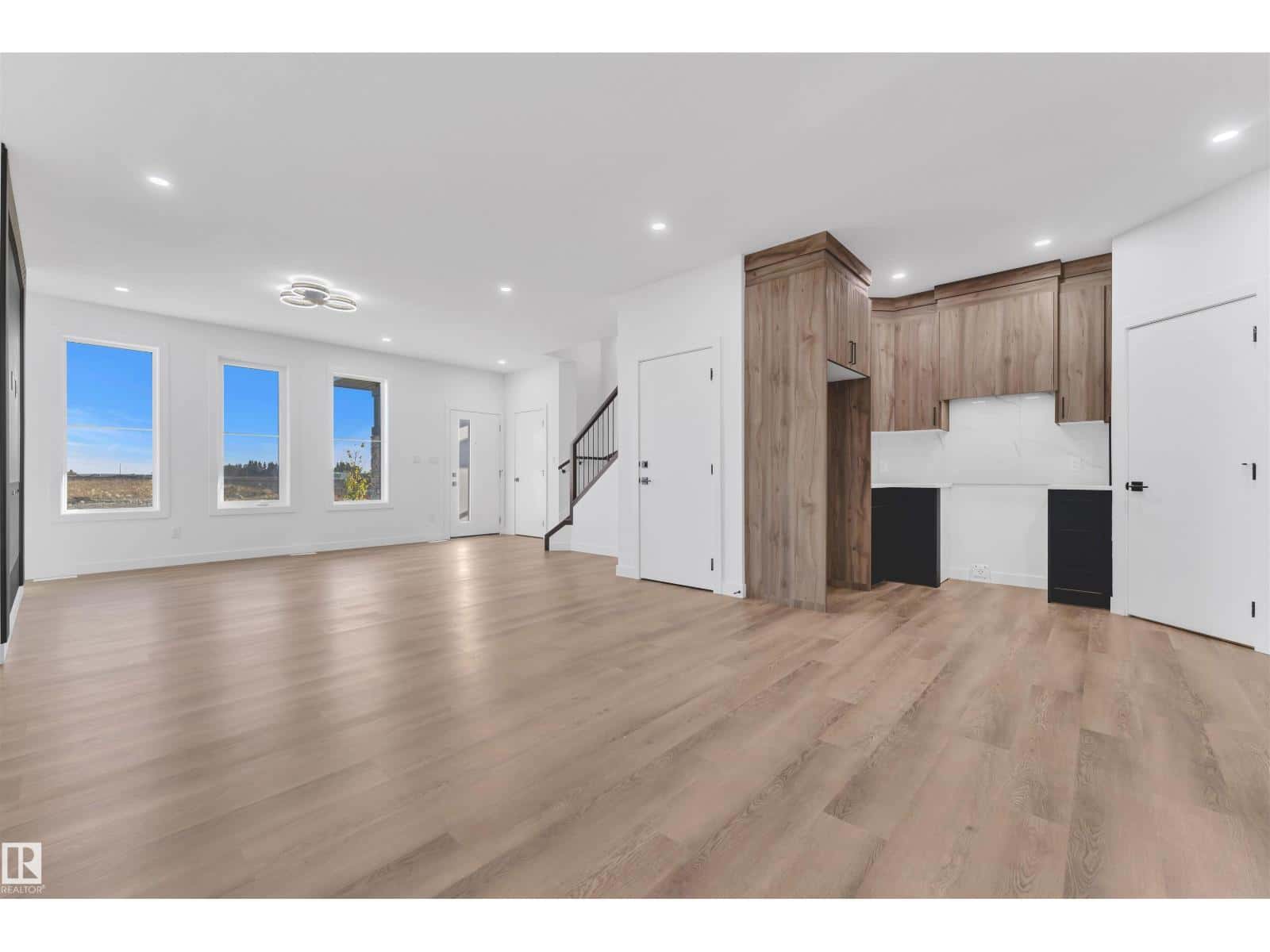 3606 39 AV — Beaumont, Alberta - Photo 5 of 37