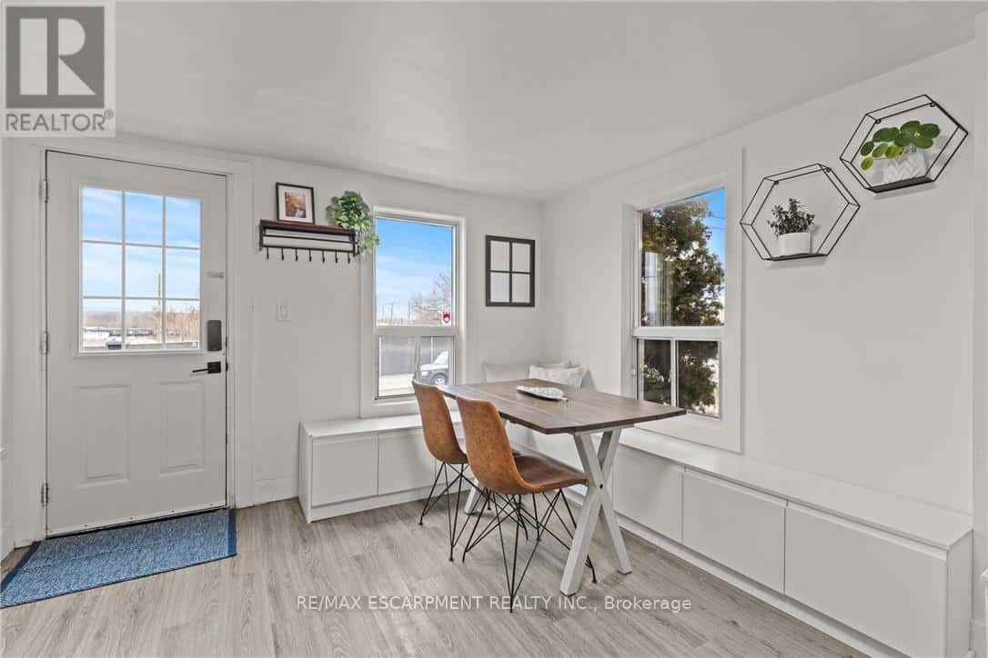 199 BARTON STREET W — Hamilton (Central), Ontario - Photo 4 of 34