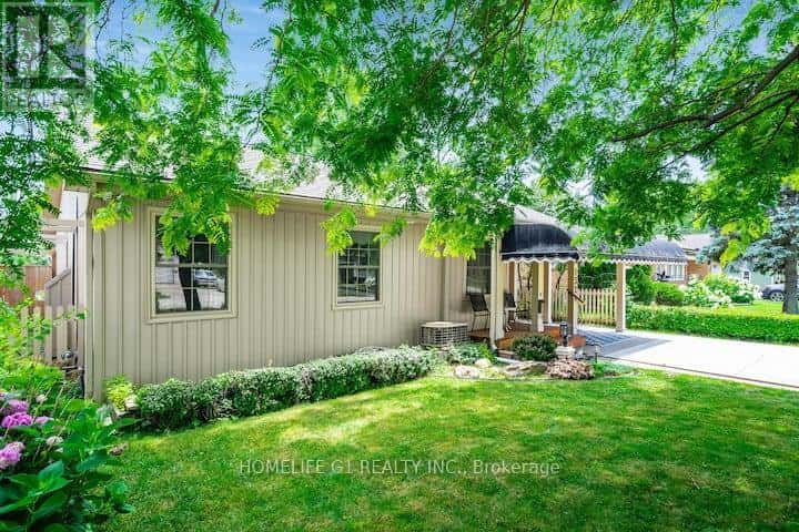 1324 ORCHARD BOULEVARD — Kingsville, Ontario - Photo 4 of 28