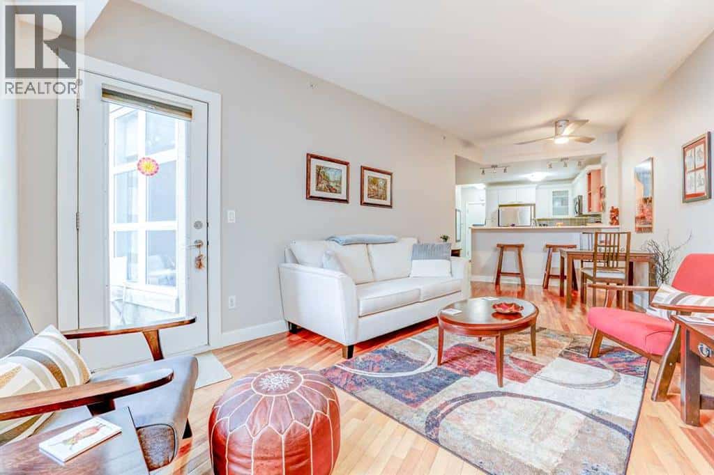 425, 315 24 Avenue SW — Calgary, Alberta - Photo 4 of 18